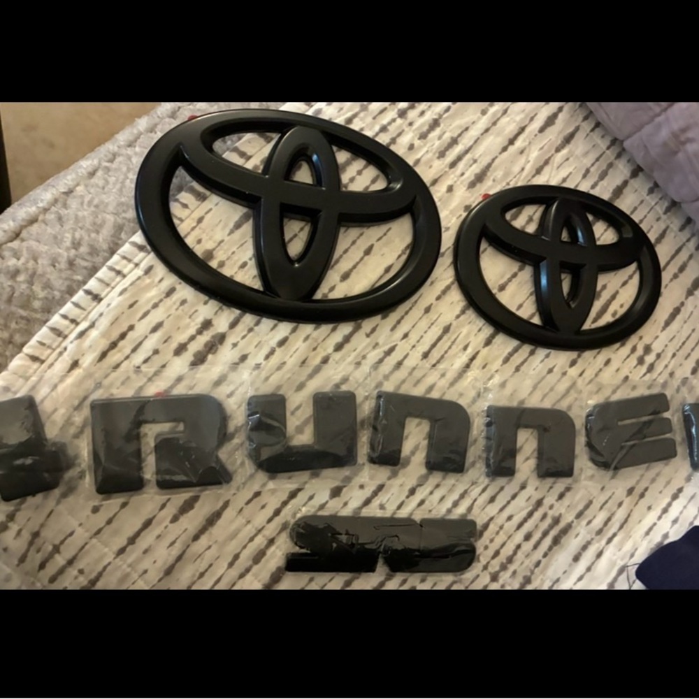 2014-2024 Toyota 4RUNNER SR5 Emblem Overlay Kit